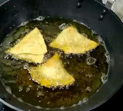 Frying Punjabi Samosa